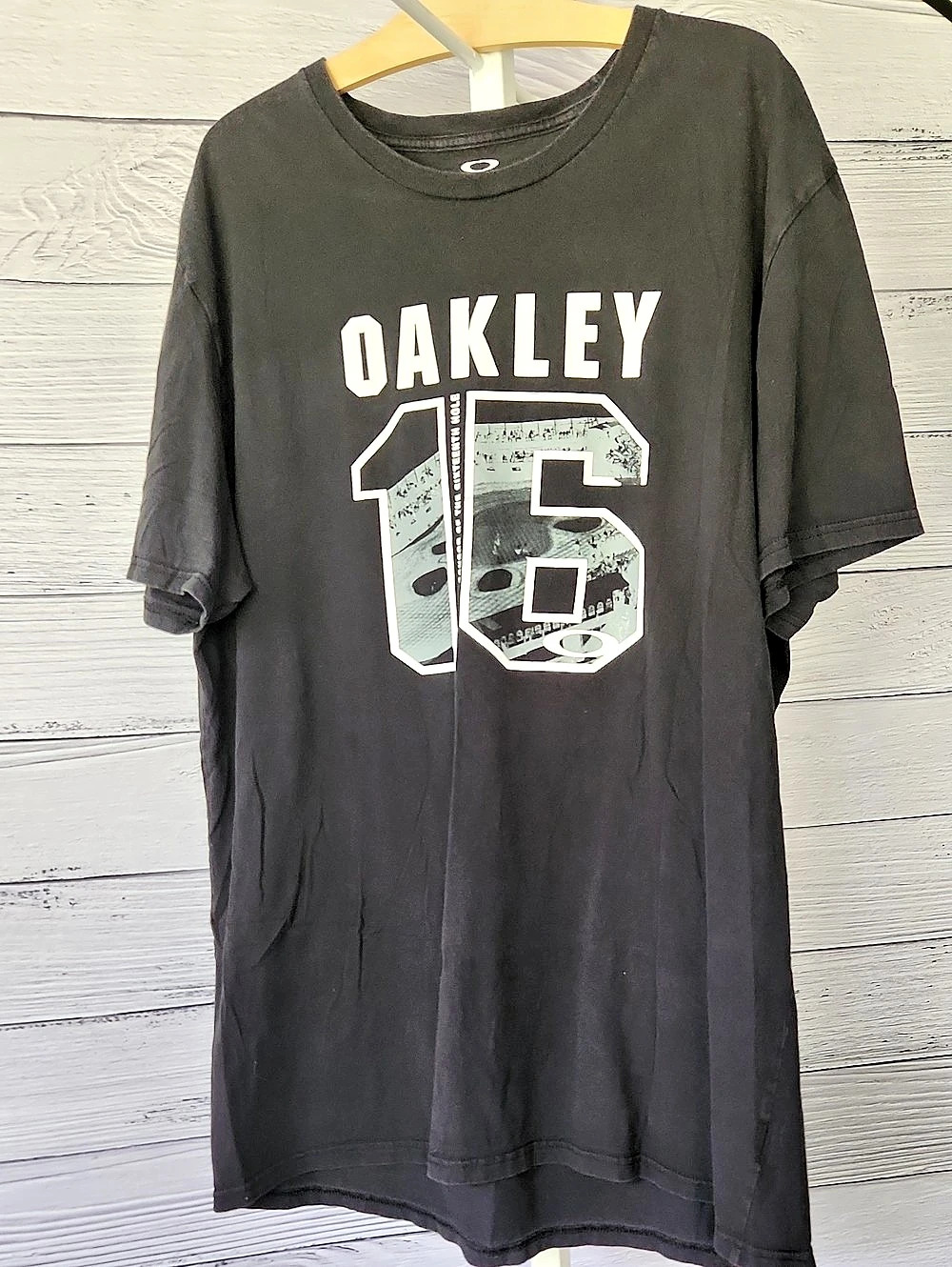 Oakley 16th Hole Graphic Tee Graphic Short Sleeve Tee XXL Black & Gray RARE